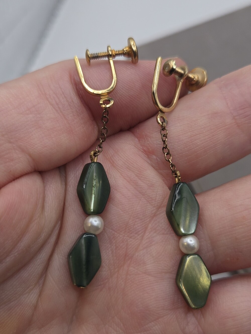Vintage GoldTone Screw-back EARRINGS Green Rhombus Pearls RARE VINTAGE